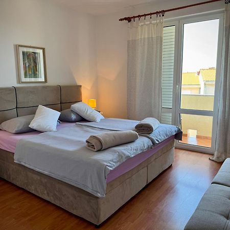 Apartments Maricic Banjol Exterior foto